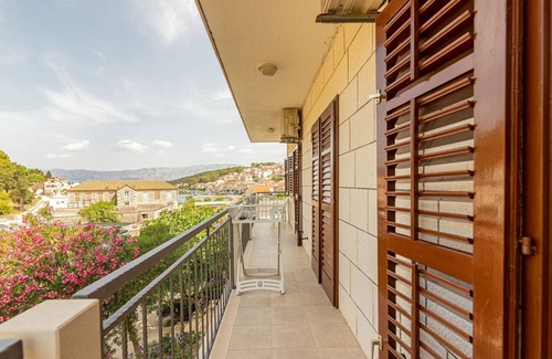 Povlja Apartment | Three bedroom apartment with terrace Povlja, Brač (A-16792-a)