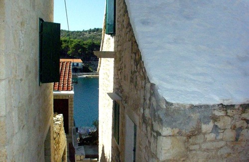 Povlja Apartment | Three bedroom apartment with terrace and sea view Povlja, Brač (A-710-a)