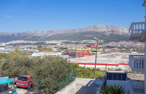 Mejasi Apartment | Three bedroom apartment with terrace Split (A-21026-a)