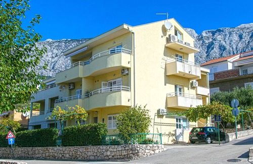 Tucepi Apartment | Three bedroom apartment with terrace Tučepi, Makarska (A-19857-a)