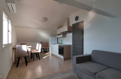 Susica Apartment | Three bedroom apartment near beach Sušica, Ugljan (A-3462-b)