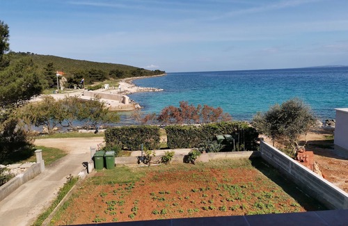 Susica Apartment | Three bedroom apartment near beach Sušica, Ugljan (A-3462-b)