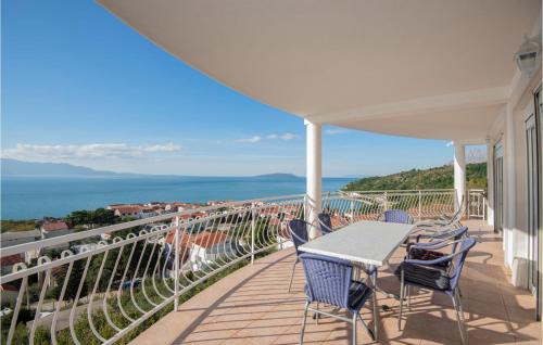Podaca Apartment | Three-Bedroom Apartment In Podaca