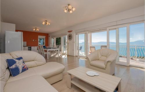 Podaca Apartment | Three-Bedroom Apartment In Podaca