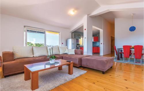 Ploce Apartment | Three-Bedroom Apartment In Rogotin