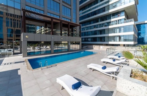 Al Mankhool Apartment | Three Bedroom Apartment Near Sharaf Dg Metro By ER