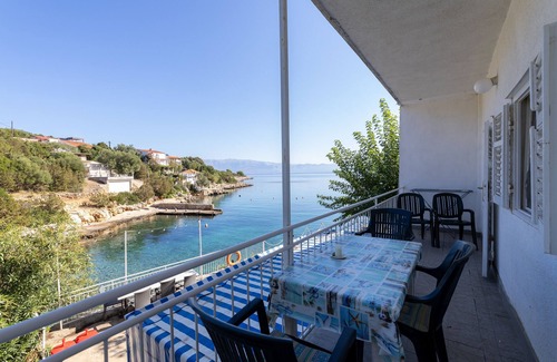 Pokrivenik Apartment | Three bedroom apartment near beach Cove Zarace (Gdinj), Hvar (A-2047-b)