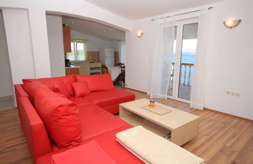 Preko Apartment | Three bedroom apartment near beach Preko, Ugljan (A-8384-c)