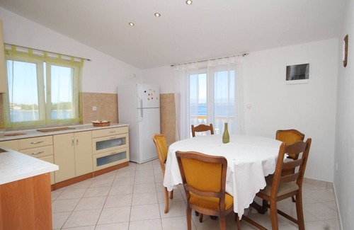 Preko Apartment | Three bedroom apartment near beach Preko, Ugljan (A-8384-c)