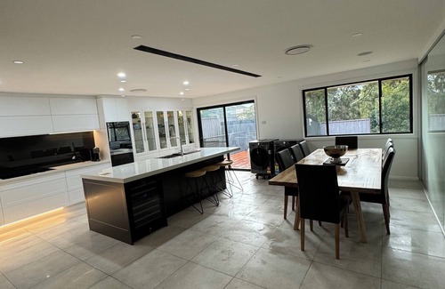 Valentine House | Three Bedroom Cockatoo Lodge
