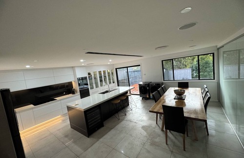 Valentine House | Three Bedroom Cockatoo Lodge
