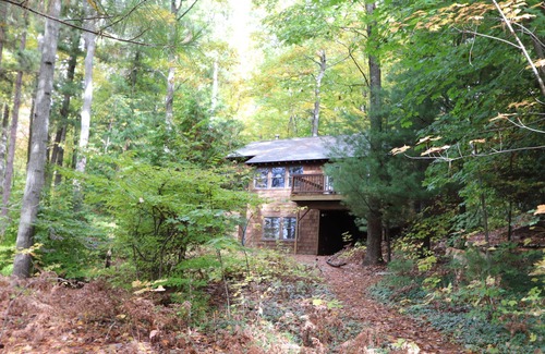Traverse City House | Three Bedroom Cottage on Long Lake