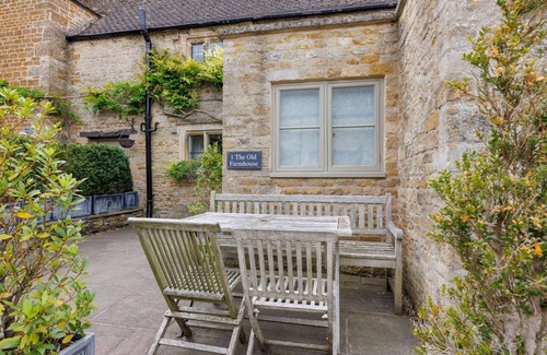 Little Rissington Cottage | Three bedroom Cotswold holiday home near Bourton-on-the-Water -The Old Farmhouse