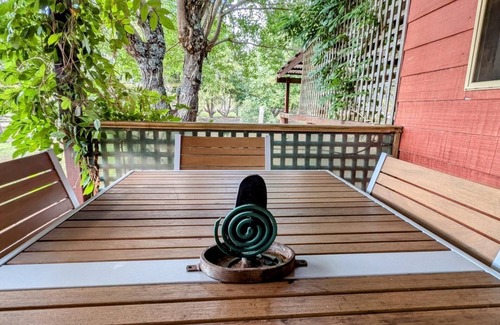 Peerabeelup Cottage | Three Bedroom Cottage - Sleeps 8 - Self contained 3 Bedroom Cottage 1 King, 1 Queen and 2 Bunks