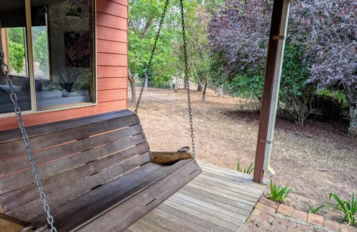 Peerabeelup Cottage | Three Bedroom Cottage - Sleeps 8 - Self contained 3 Bedroom Cottage 1 King, 1 Queen and 2 Bunks