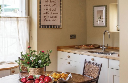 Painswick Cottage | Three-bedroom cottage in Painswick with incredible church and valley views.