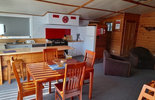 Rocky Cape House | Three Bedroom Escape with Room to Roam! Stay for 10.