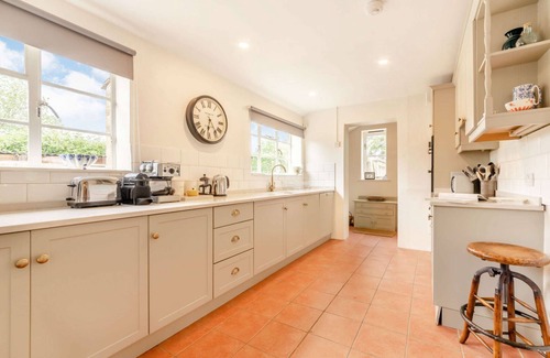 Aston Magna Cottage | Three bedroom pet friendly holiday home in the Cotswolds - Norman Chapel