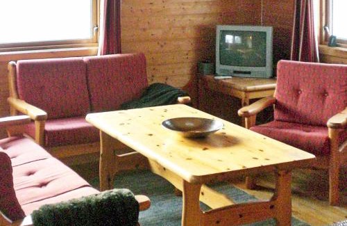 Eid House | Three-Bedroom Holiday home in Nordfjordeid 2