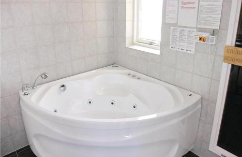 Spodsbjerg House | Three-Bedroom Holiday Home In Rudkobing