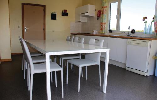 Beerst House | Three-Bedroom Holiday Home In Diksmuide
