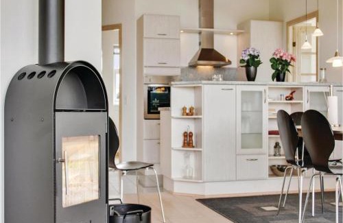 Vinderup House | Three-Bedroom Holiday Home In Vinderup