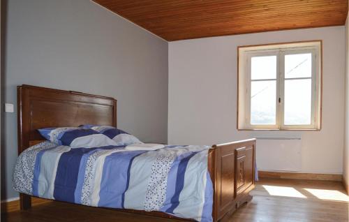 Saint-Hippolyte House | Three-Bedroom Holiday Home In Cheylade