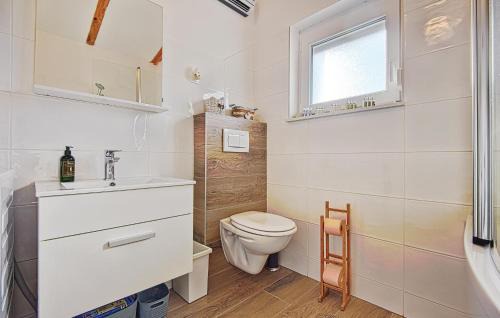 Durdevac House | Three-Bedroom Holiday Home In Durdevac
