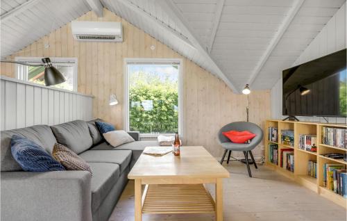 Saksild Strand House | Three-Bedroom Holiday Home In Odder