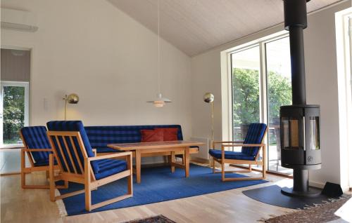 Tikob House | Three-Bedroom Holiday Home In Tikob