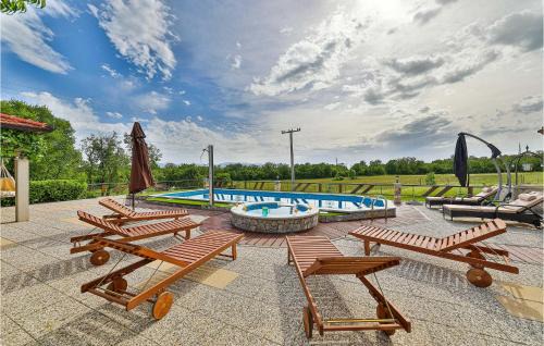 Trilj House | Three-Bedroom Holiday Home In Grab