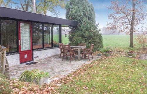 Reutum House | Three-Bedroom Holiday Home In Reutum