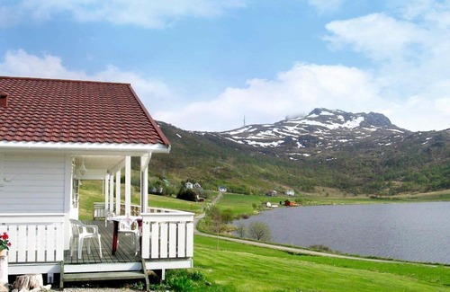 Bostad House | Three-Bedroom Holiday home in Leknes 1