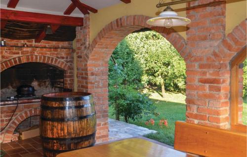 Crnomelj House | Three-Bedroom Holiday Home In Gradac