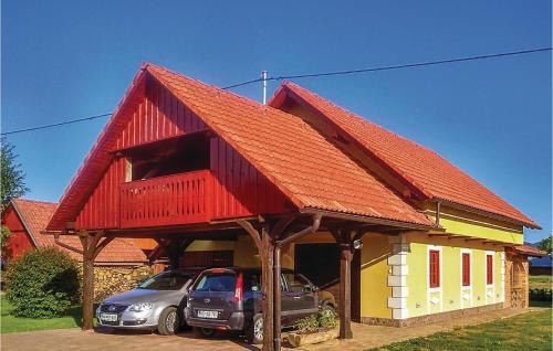 Crnomelj House | Three-Bedroom Holiday Home In Gradac
