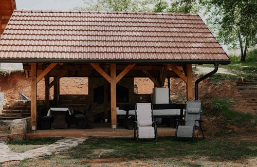 Ribnik House | Three Bedroom Holiday Home with Sauna and Hot-Tub