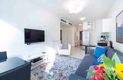 Emek Refaim Apartment | three bedroom home with a view