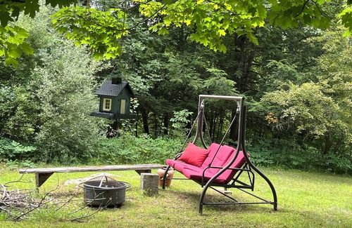 Red Hook Cottage | Three bedroom house near Bard College with wood burning stove & baby grand piano