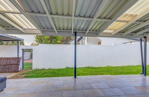 Kareeberg Apartment | Three Bedroom House Spacious and Comfortable