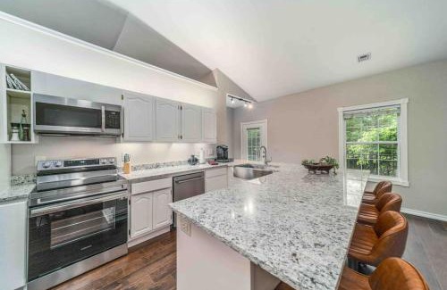 Fayetteville House | Three Bedroom House at Hamestring Creek
