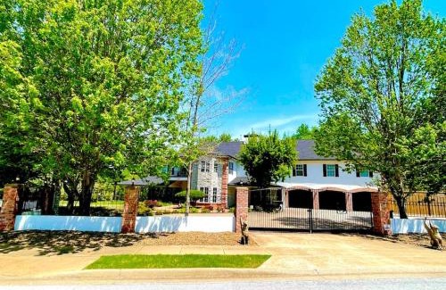 Fayetteville House | Three Bedroom House at Hamestring Creek