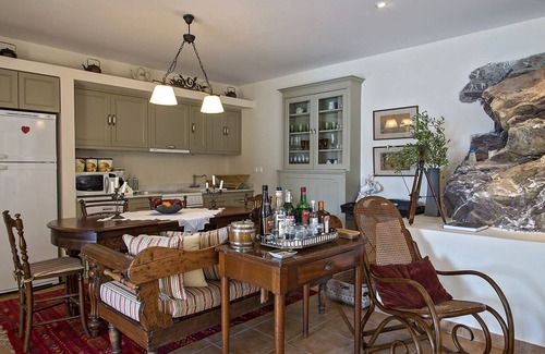 Poros House | Three-Bedroom House with Sea View