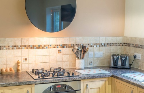 Harlech Cottage | Three Bedroom Pet Friendly Holiday Cottage in Harlech | Mehefin
