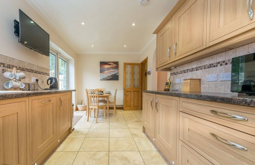 Harlech Cottage | Three Bedroom Pet Friendly Holiday Cottage in Harlech | Mehefin