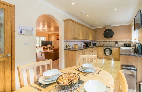 Harlech Cottage | Three Bedroom Pet Friendly Holiday Cottage in Harlech | Mehefin