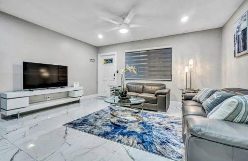Coral Springs House | Three Bedroom Pool Home with Modern Interior Design