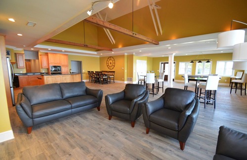 Oaks Corners Bed & Breakfast | Three Bedroom South Condo at our Lakefront Paradise. Pool, Hot Tub, Kayaks and more. (Sleeps 6 Adults)