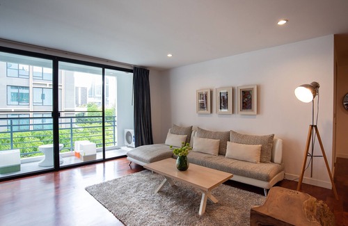 Chidlom Apartment | Three-Bedroom Suite 2 (225 Sqm.)