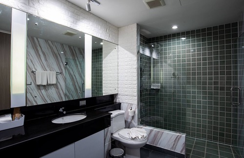Chidlom Apartment | Three-Bedroom Suite 2 (225 Sqm.)