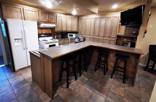 Bridgeview Apartment | Three Bedroom Three Bath Penthouse with Sauna & Exercise/Office Space